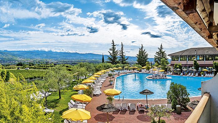 Piscina con vista pianura Hotel Gardesano