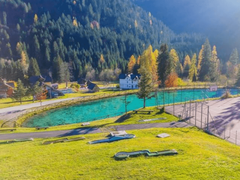 Visuale panoramica laghetto Villaggio Dolomitico